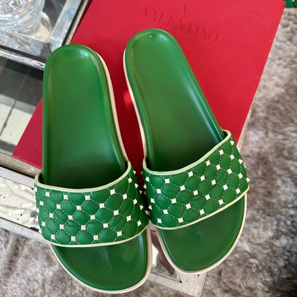 Valentino Garavani Shoes | Brand Valentino Rockstud Leather Quilted Slides - Picture 5 of 6